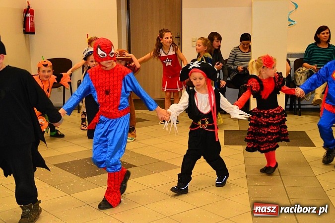 Zdjęcie w galerii na portalu naszraciborz.pl: Bajkowo i kolorowo na balu przebierańc&oacute;w w Pietrowicach Wielkich wiadomości z regionu