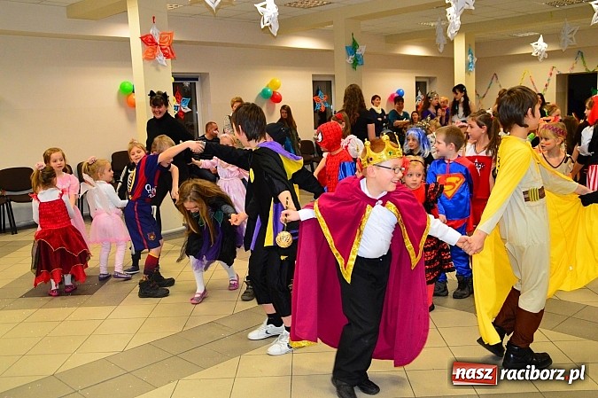 Zdjęcie w galerii na portalu naszraciborz.pl: Bajkowo i kolorowo na balu przebierańc&oacute;w w Pietrowicach Wielkich wiadomości z regionu