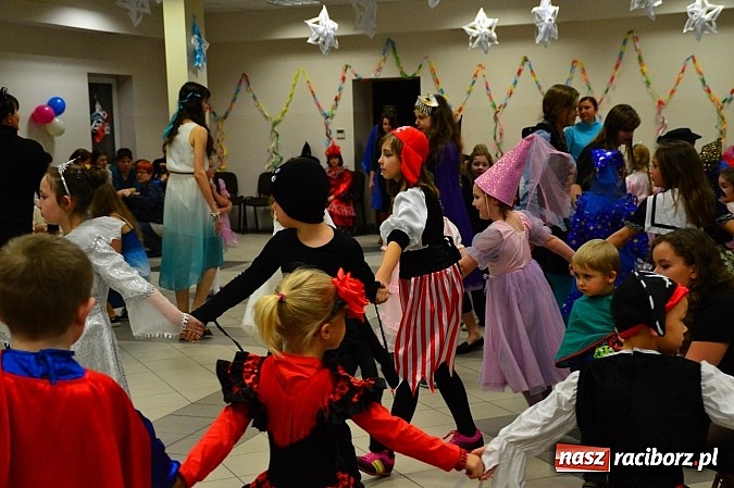 Zdjęcie w galerii na portalu naszraciborz.pl: Bajkowo i kolorowo na balu przebierańc&oacute;w w Pietrowicach Wielkich wiadomości z regionu