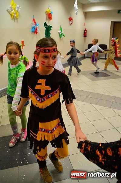 Zdjęcie w galerii na portalu naszraciborz.pl: Bajkowo i kolorowo na balu przebierańc&oacute;w w Pietrowicach Wielkich wiadomości z regionu