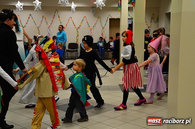 Zdjęcie w galerii na portalu naszraciborz.pl: Bajkowo i kolorowo na balu przebierańc&oacute;w w Pietrowicach Wielkich wiadomości z regionu