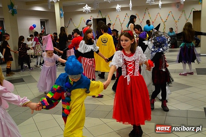 Zdjęcie w galerii na portalu naszraciborz.pl: Bajkowo i kolorowo na balu przebierańc&oacute;w w Pietrowicach Wielkich wiadomości z regionu