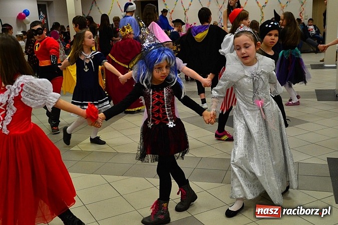 Zdjęcie w galerii na portalu naszraciborz.pl: Bajkowo i kolorowo na balu przebierańc&oacute;w w Pietrowicach Wielkich wiadomości z regionu