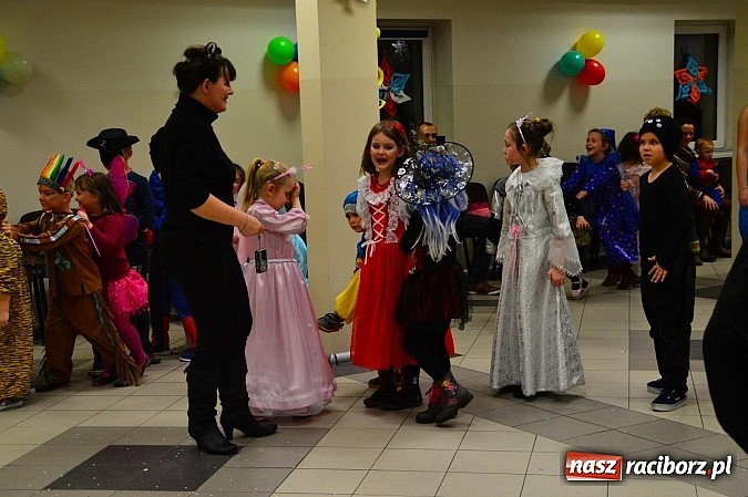 Zdjęcie w galerii na portalu naszraciborz.pl: Bajkowo i kolorowo na balu przebierańc&oacute;w w Pietrowicach Wielkich wiadomości z regionu
