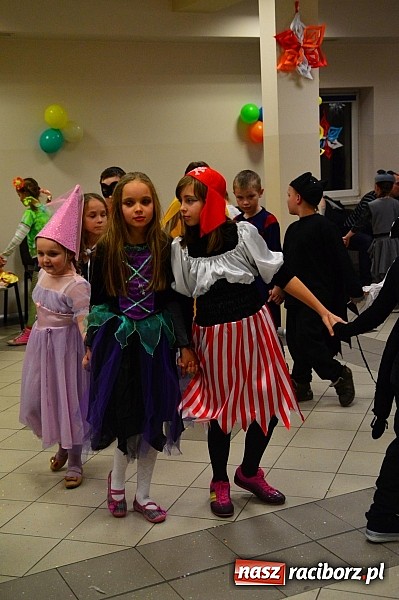 Zdjęcie w galerii na portalu naszraciborz.pl: Bajkowo i kolorowo na balu przebierańc&oacute;w w Pietrowicach Wielkich wiadomości z regionu