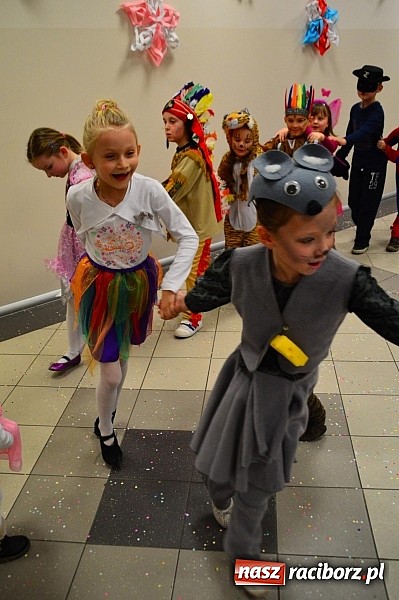 Zdjęcie w galerii na portalu naszraciborz.pl: Bajkowo i kolorowo na balu przebierańc&oacute;w w Pietrowicach Wielkich wiadomości z regionu