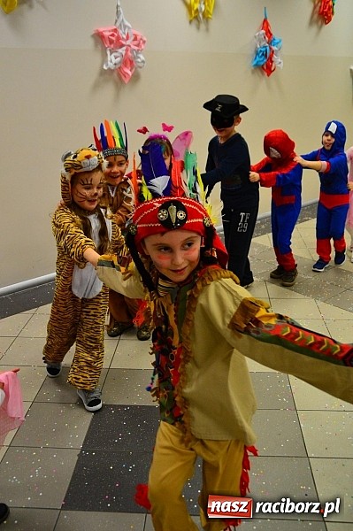 Zdjęcie w galerii na portalu naszraciborz.pl: Bajkowo i kolorowo na balu przebierańc&oacute;w w Pietrowicach Wielkich wiadomości z regionu