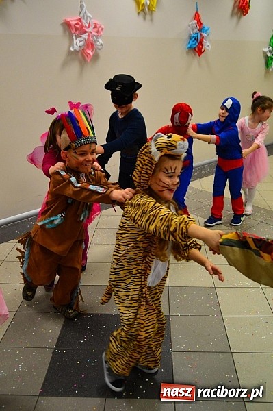 Zdjęcie w galerii na portalu naszraciborz.pl: Bajkowo i kolorowo na balu przebierańc&oacute;w w Pietrowicach Wielkich wiadomości z regionu