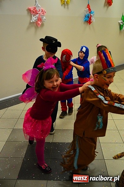 Zdjęcie w galerii na portalu naszraciborz.pl: Bajkowo i kolorowo na balu przebierańc&oacute;w w Pietrowicach Wielkich wiadomości z regionu