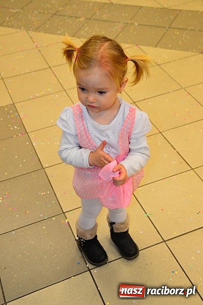 Zdjęcie w galerii na portalu naszraciborz.pl: Bajkowo i kolorowo na balu przebierańc&oacute;w w Pietrowicach Wielkich wiadomości z regionu