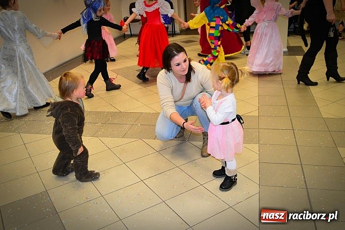 Zdjęcie w galerii na portalu naszraciborz.pl: Bajkowo i kolorowo na balu przebierańc&oacute;w w Pietrowicach Wielkich wiadomości z regionu