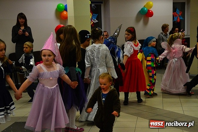 Zdjęcie w galerii na portalu naszraciborz.pl: Bajkowo i kolorowo na balu przebierańc&oacute;w w Pietrowicach Wielkich wiadomości z regionu