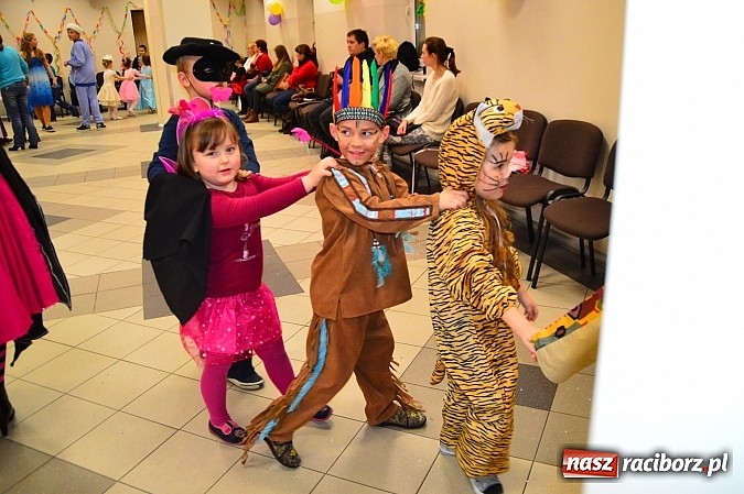 Zdjęcie w galerii na portalu naszraciborz.pl: Bajkowo i kolorowo na balu przebierańc&oacute;w w Pietrowicach Wielkich wiadomości z regionu