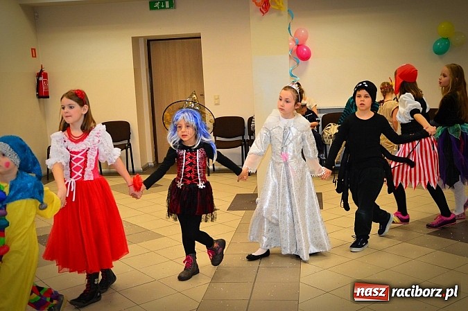 Zdjęcie w galerii na portalu naszraciborz.pl: Bajkowo i kolorowo na balu przebierańc&oacute;w w Pietrowicach Wielkich wiadomości z regionu