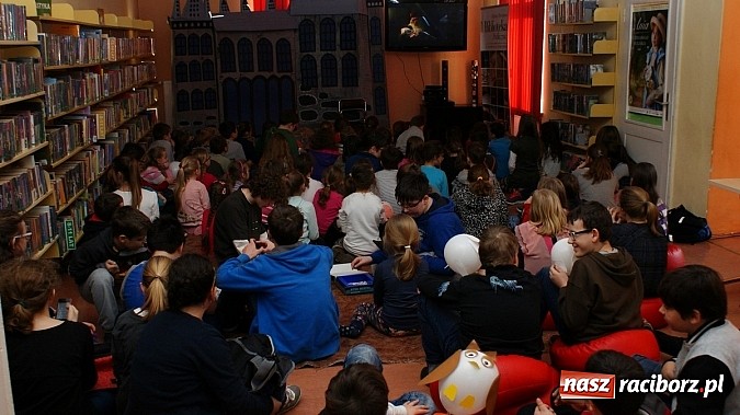 Zdjęcie w galerii na portalu naszraciborz.pl: Gry ruchowe w trzeci dzień ferii w Bibliotece wiadomości z regionu