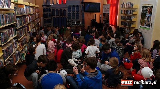 Zdjęcie w galerii na portalu naszraciborz.pl: Gry ruchowe w trzeci dzień ferii w Bibliotece wiadomości z regionu