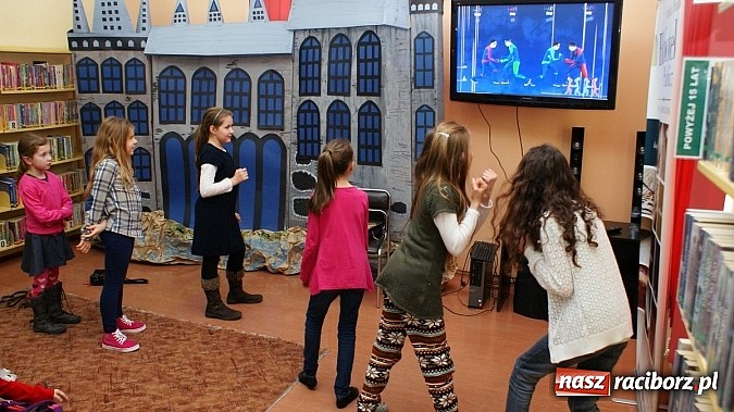 Zdjęcie w galerii na portalu naszraciborz.pl: Gry ruchowe w trzeci dzień ferii w Bibliotece wiadomości z regionu