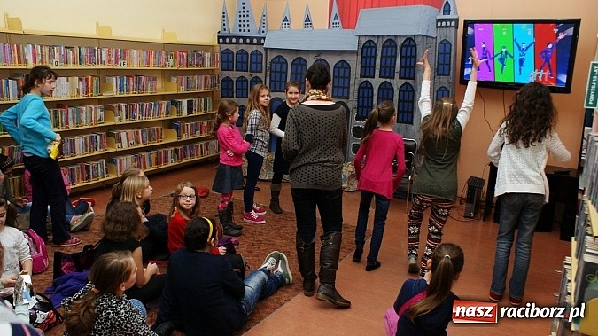 Zdjęcie w galerii na portalu naszraciborz.pl: Gry ruchowe w trzeci dzień ferii w Bibliotece wiadomości z regionu
