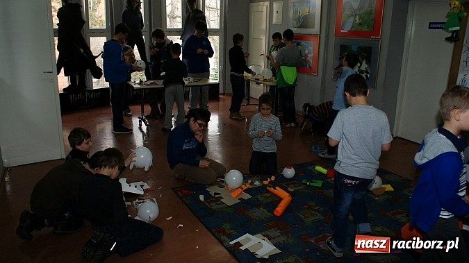 Zdjęcie w galerii na portalu naszraciborz.pl: Gry ruchowe w trzeci dzień ferii w Bibliotece wiadomości z regionu
