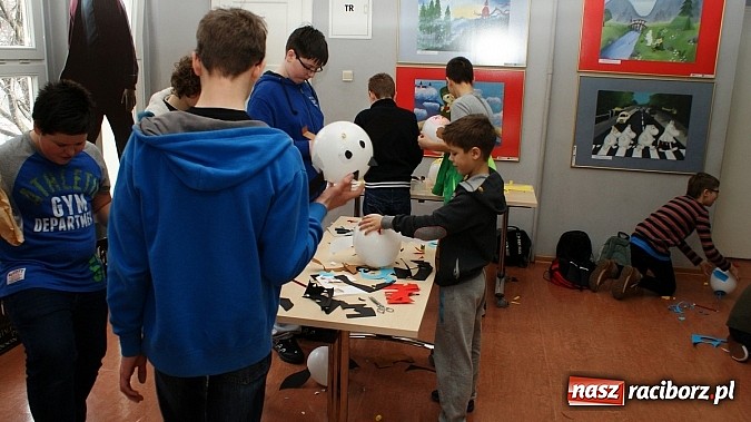 Zdjęcie w galerii na portalu naszraciborz.pl: Gry ruchowe w trzeci dzień ferii w Bibliotece wiadomości z regionu