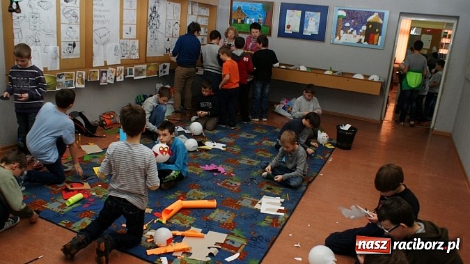 Zdjęcie w galerii na portalu naszraciborz.pl: Gry ruchowe w trzeci dzień ferii w Bibliotece wiadomości z regionu