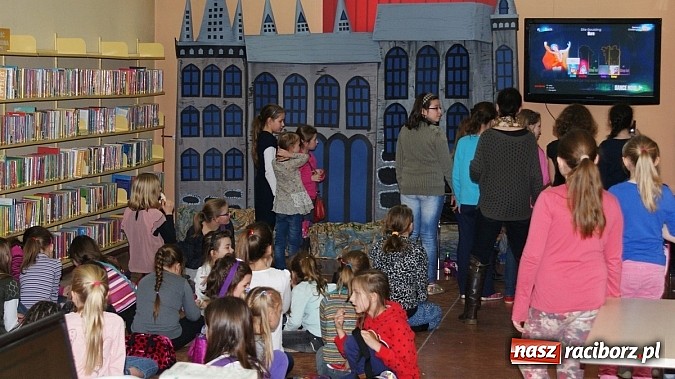 Zdjęcie w galerii na portalu naszraciborz.pl: Gry ruchowe w trzeci dzień ferii w Bibliotece wiadomości z regionu