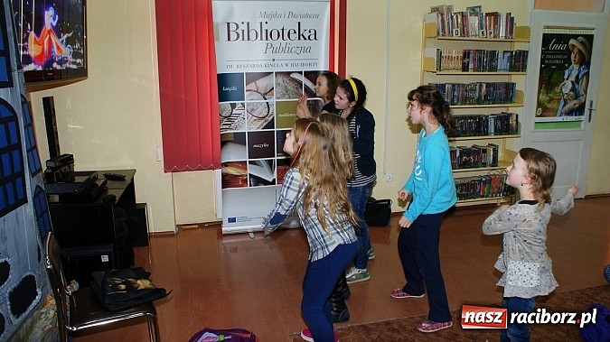 Zdjęcie w galerii na portalu naszraciborz.pl: Gry ruchowe w trzeci dzień ferii w Bibliotece wiadomości z regionu