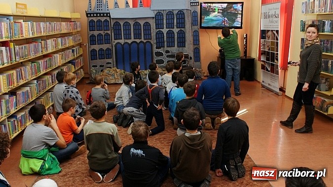 Zdjęcie w galerii na portalu naszraciborz.pl: Gry ruchowe w trzeci dzień ferii w Bibliotece wiadomości z regionu