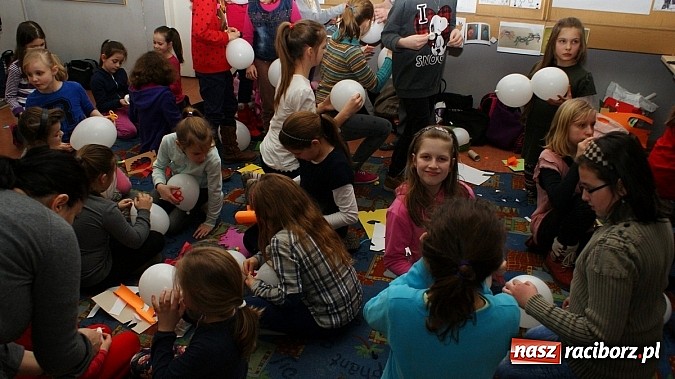 Zdjęcie w galerii na portalu naszraciborz.pl: Gry ruchowe w trzeci dzień ferii w Bibliotece wiadomości z regionu