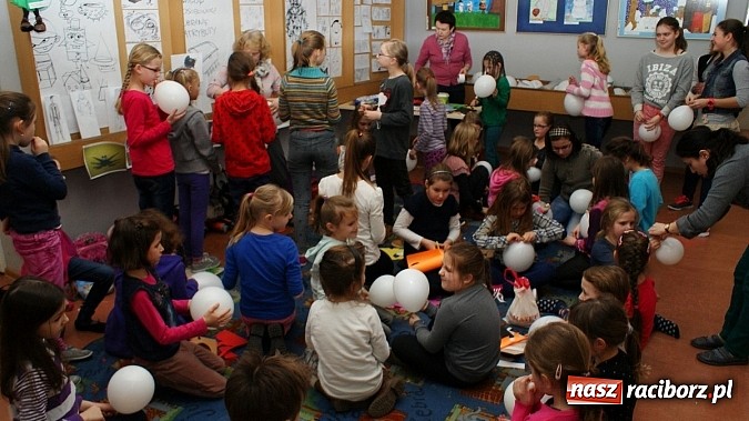 Zdjęcie w galerii na portalu naszraciborz.pl: Gry ruchowe w trzeci dzień ferii w Bibliotece wiadomości z regionu