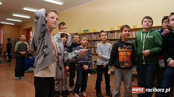 Zdjęcie w galerii na portalu naszraciborz.pl: Gry ruchowe w trzeci dzień ferii w Bibliotece wiadomości z regionu