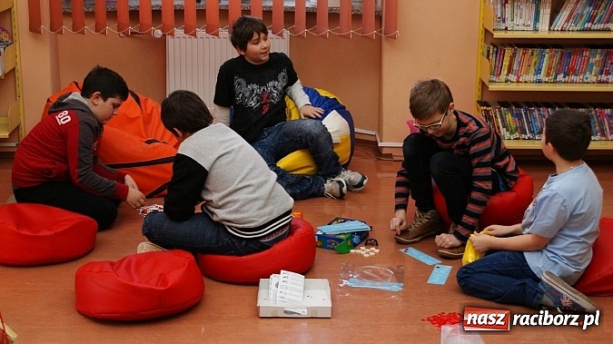 Zdjęcie w galerii na portalu naszraciborz.pl: Gry ruchowe w trzeci dzień ferii w Bibliotece wiadomości z regionu