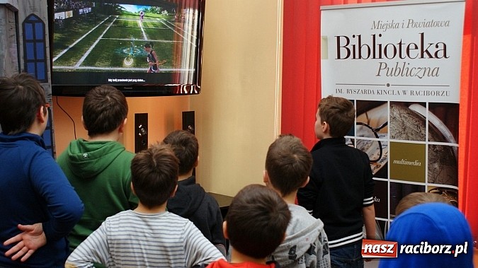 Zdjęcie w galerii na portalu naszraciborz.pl: Gry ruchowe w trzeci dzień ferii w Bibliotece wiadomości z regionu
