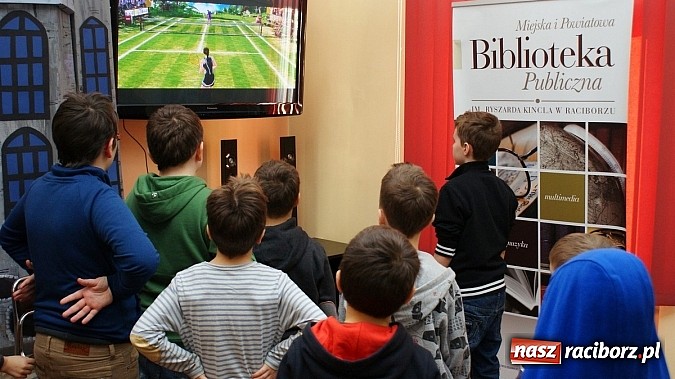 Zdjęcie w galerii na portalu naszraciborz.pl: Gry ruchowe w trzeci dzień ferii w Bibliotece wiadomości z regionu