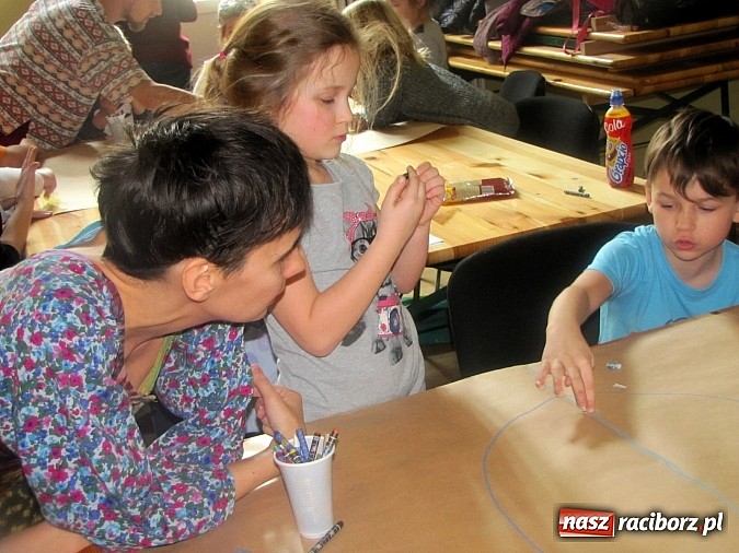 Zdjęcie w galerii na portalu naszraciborz.pl: Wyostrzone rozumienie, wyobraźnia i słuch. Warsztaty z baśniami w RCK wiadomości z regionu