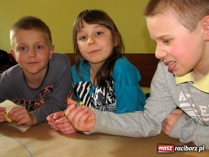 Zdjęcie w galerii na portalu naszraciborz.pl: Wyostrzone rozumienie, wyobraźnia i słuch. Warsztaty z baśniami w RCK wiadomości z regionu