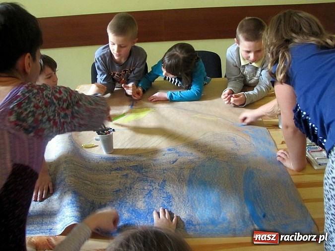 Zdjęcie w galerii na portalu naszraciborz.pl: Wyostrzone rozumienie, wyobraźnia i słuch. Warsztaty z baśniami w RCK wiadomości z regionu