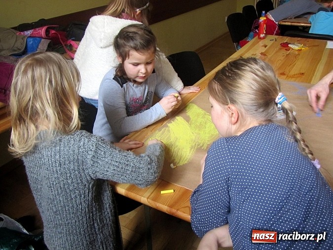 Zdjęcie w galerii na portalu naszraciborz.pl: Wyostrzone rozumienie, wyobraźnia i słuch. Warsztaty z baśniami w RCK wiadomości z regionu