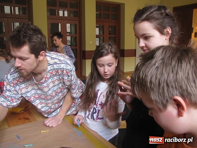 Zdjęcie w galerii na portalu naszraciborz.pl: Wyostrzone rozumienie, wyobraźnia i słuch. Warsztaty z baśniami w RCK wiadomości z regionu