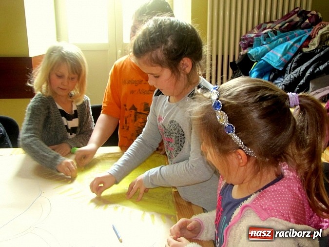 Zdjęcie w galerii na portalu naszraciborz.pl: Wyostrzone rozumienie, wyobraźnia i słuch. Warsztaty z baśniami w RCK wiadomości z regionu