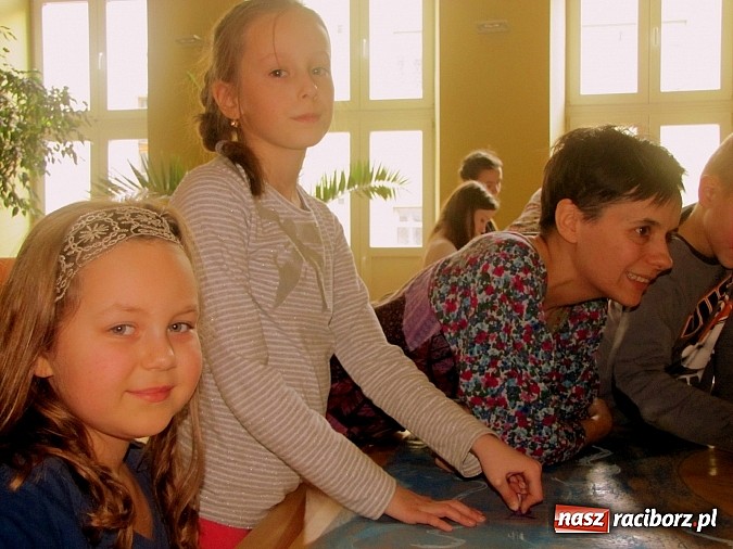 Zdjęcie w galerii na portalu naszraciborz.pl: Wyostrzone rozumienie, wyobraźnia i słuch. Warsztaty z baśniami w RCK wiadomości z regionu
