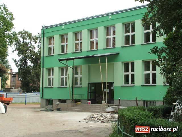 Zdjęcie w galerii na portalu naszraciborz.pl: Zielona Trzynastka przykuwa wzrok wiadomości z regionu