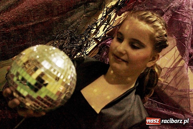 Zdjęcie w galerii na portalu naszraciborz.pl: Zaczarowana wojnowicka szkoła mody wiadomości z regionu