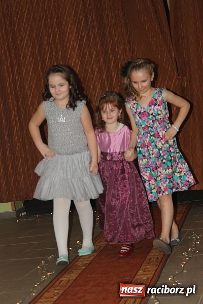 Zdjęcie w galerii na portalu naszraciborz.pl: Zaczarowana wojnowicka szkoła mody wiadomości z regionu