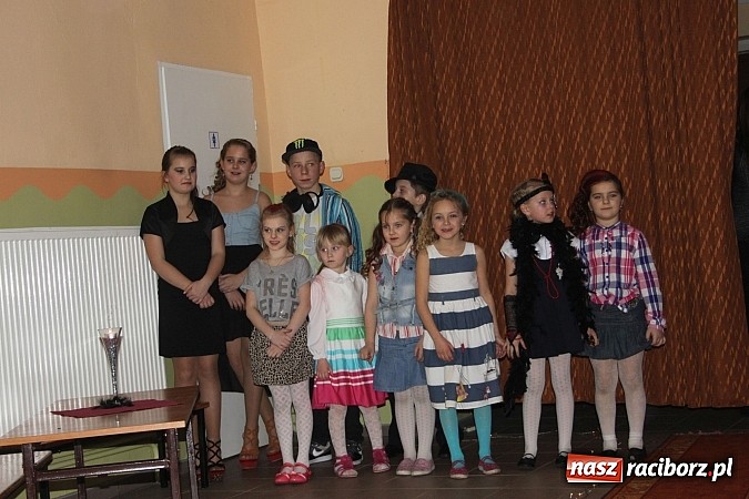 Zdjęcie w galerii na portalu naszraciborz.pl: Zaczarowana wojnowicka szkoła mody wiadomości z regionu