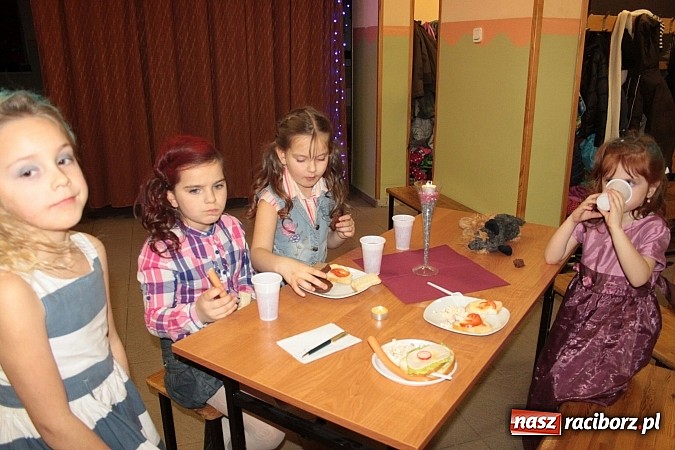 Zdjęcie w galerii na portalu naszraciborz.pl: Zaczarowana wojnowicka szkoła mody wiadomości z regionu