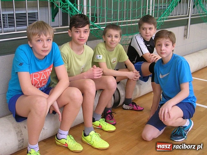 Zdjęcie w galerii na portalu naszraciborz.pl: Dw&oacute;jki siatkarskie rywalizowały w Arenie Rafako wiadomości z regionu