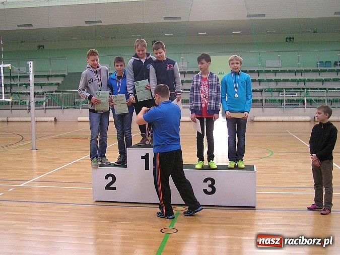 Zdjęcie w galerii na portalu naszraciborz.pl: Dw&oacute;jki siatkarskie rywalizowały w Arenie Rafako wiadomości z regionu