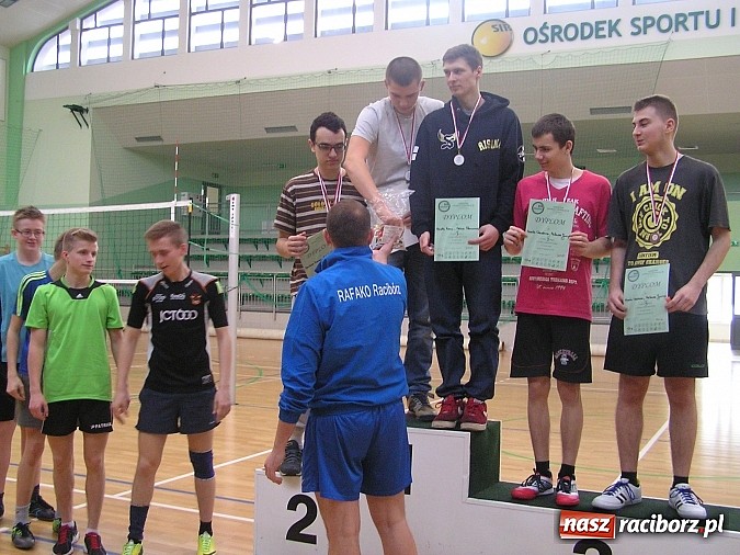 Zdjęcie w galerii na portalu naszraciborz.pl: Dw&oacute;jki siatkarskie rywalizowały w Arenie Rafako wiadomości z regionu