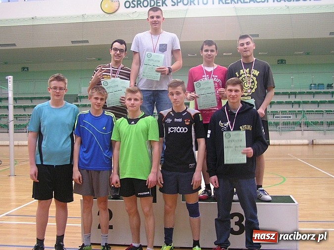 Zdjęcie w galerii na portalu naszraciborz.pl: Dw&oacute;jki siatkarskie rywalizowały w Arenie Rafako wiadomości z regionu